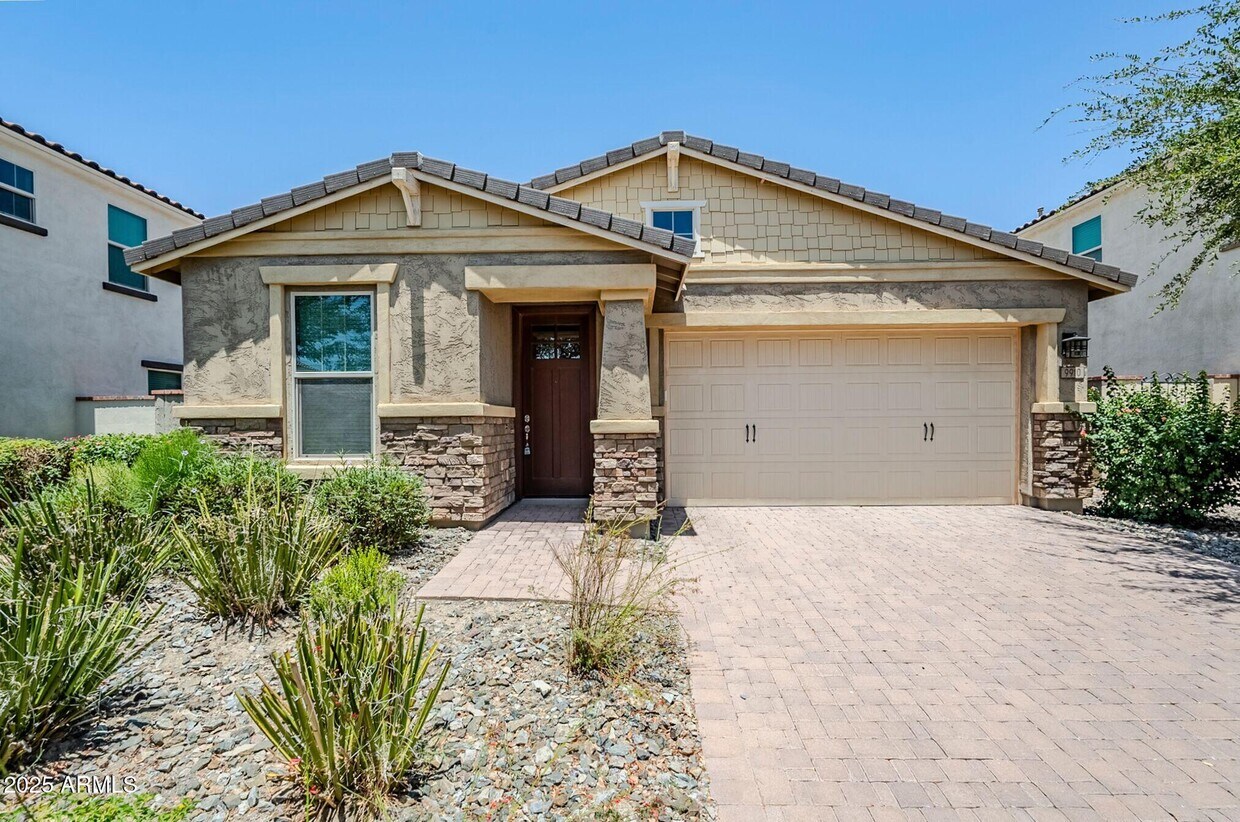 Foto principal - 9910 E Theia Dr