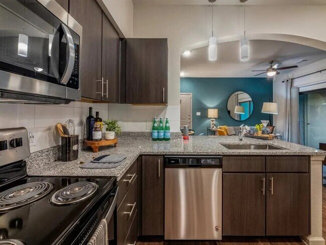 Building Photo - Luxury Residences in the Heart of the City