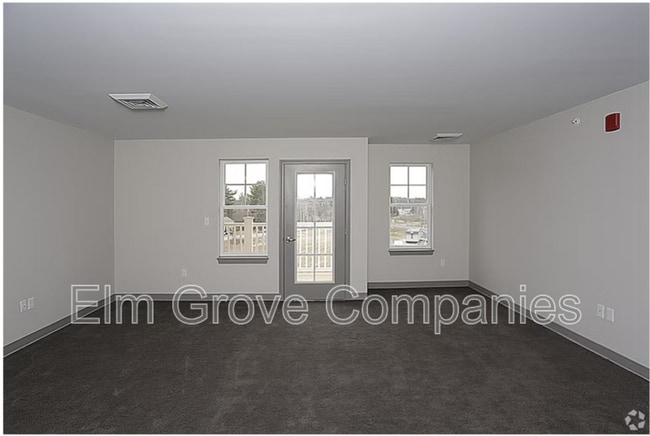 Building Photo - 13 Bridle Path