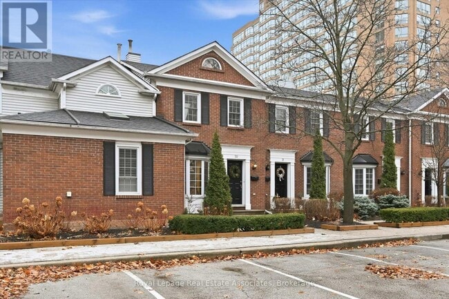 Building Photo - 1280 Maple Crossing Blvd