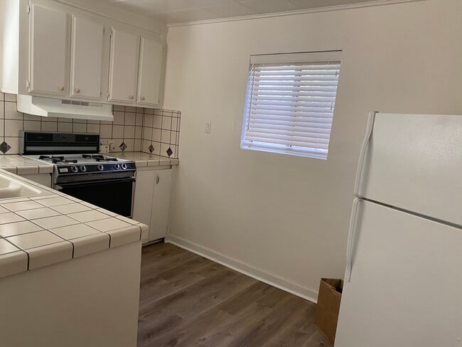 Building Photo - 469 Emerson St