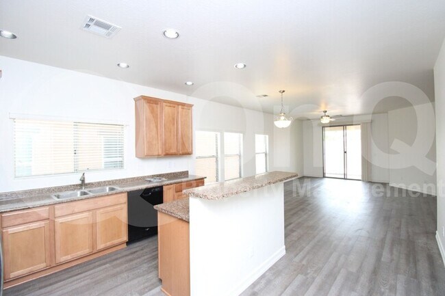Building Photo - 993 S Pheasant Dr