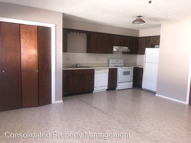 Building Photo - 2704 W Cypress Dr