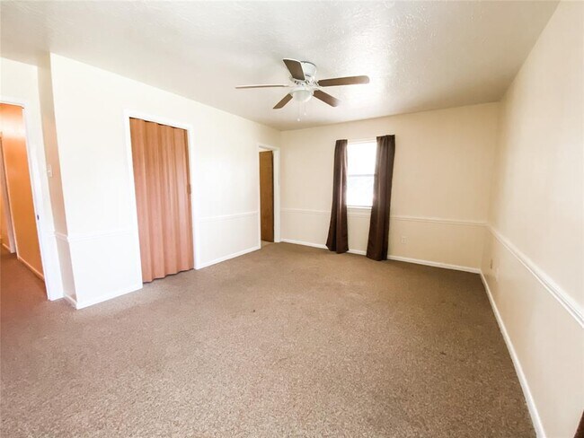 Building Photo - 3020 Bluebonnet Blvd