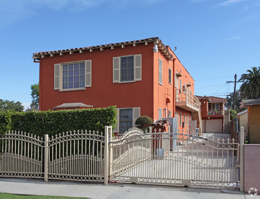 Building Photo - 8138 Chestnut Ave