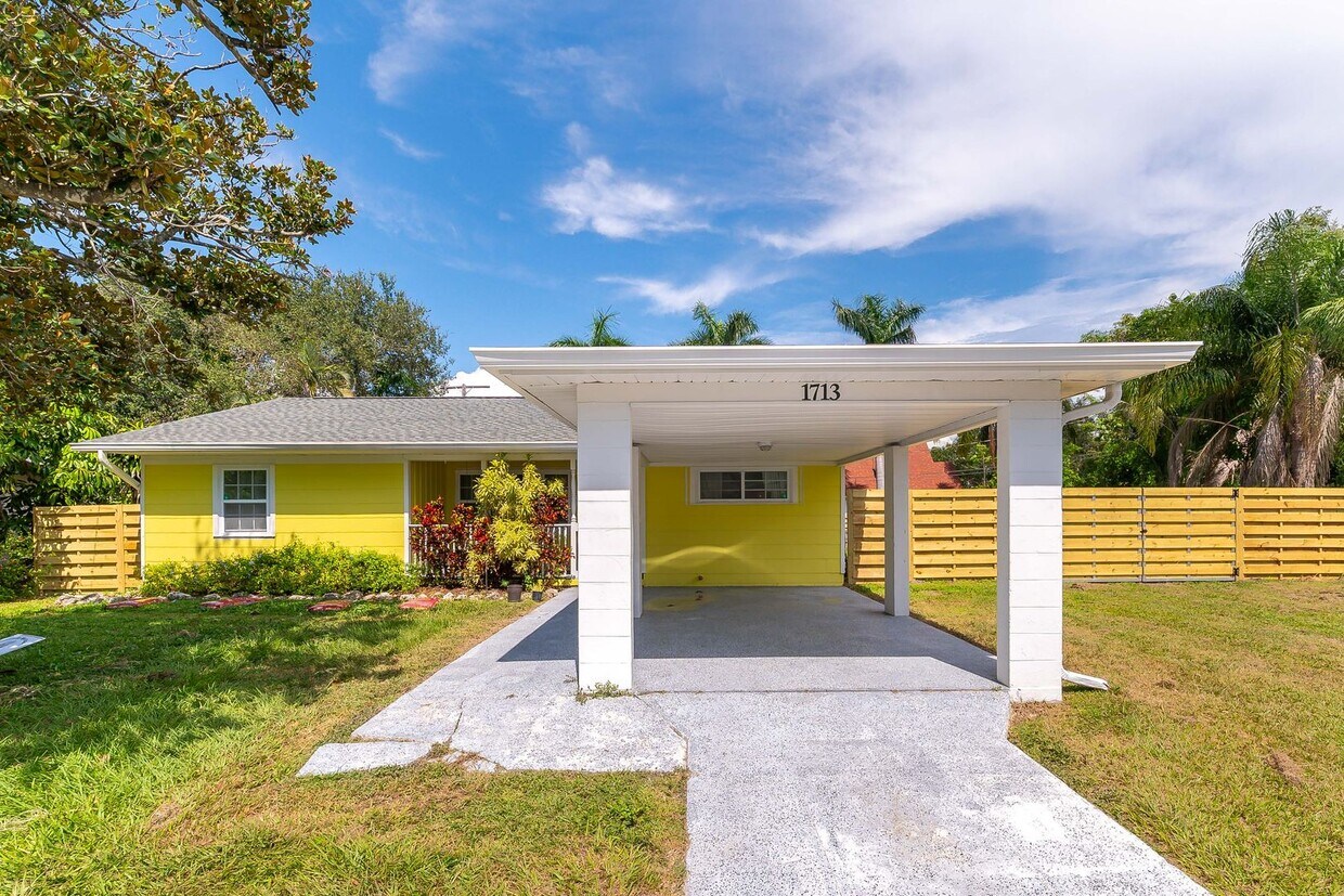 Primary Photo - Spacious, Pet Friendly, 2 Bed Home with La...