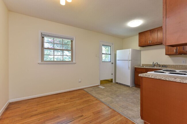 Foto del edificio - 3403 Ashley Circle