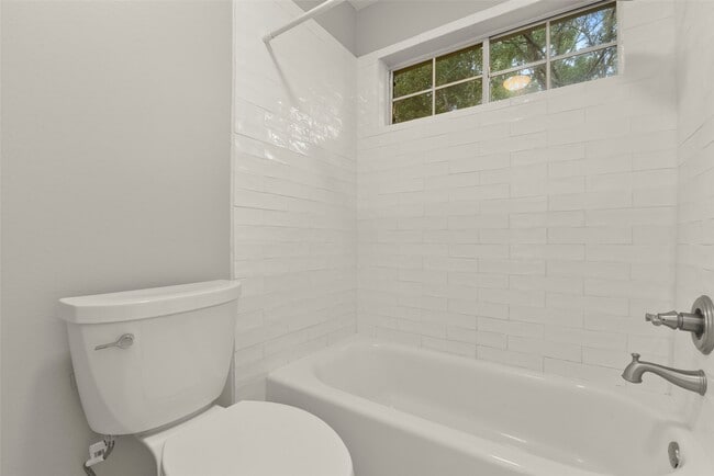 Foto del edificio - 1915 Lytham Ln