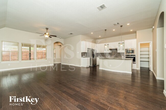 Foto del edificio - 413 Pheasant Hill Ln