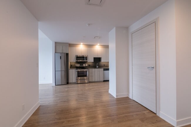 Building Photo - Le 30