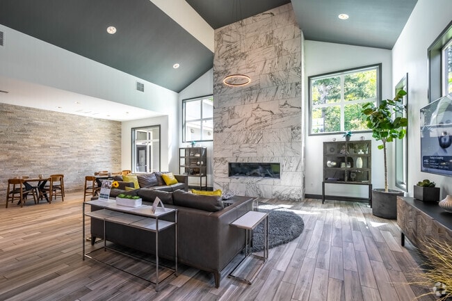 Lobby Photo - Gateway Apartments