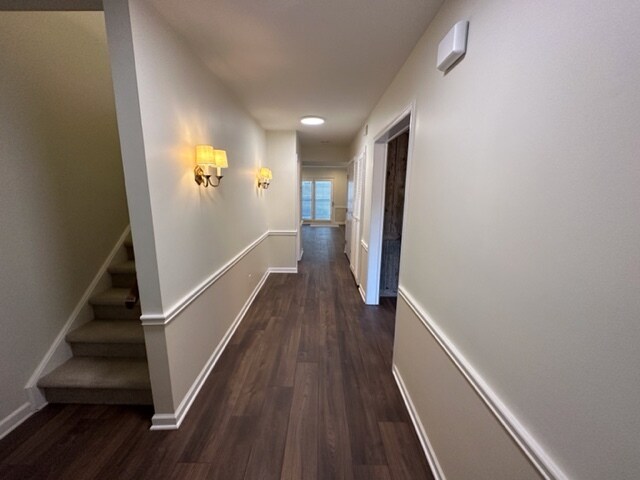 Entry Hallway - 25 Ivy Sq NE