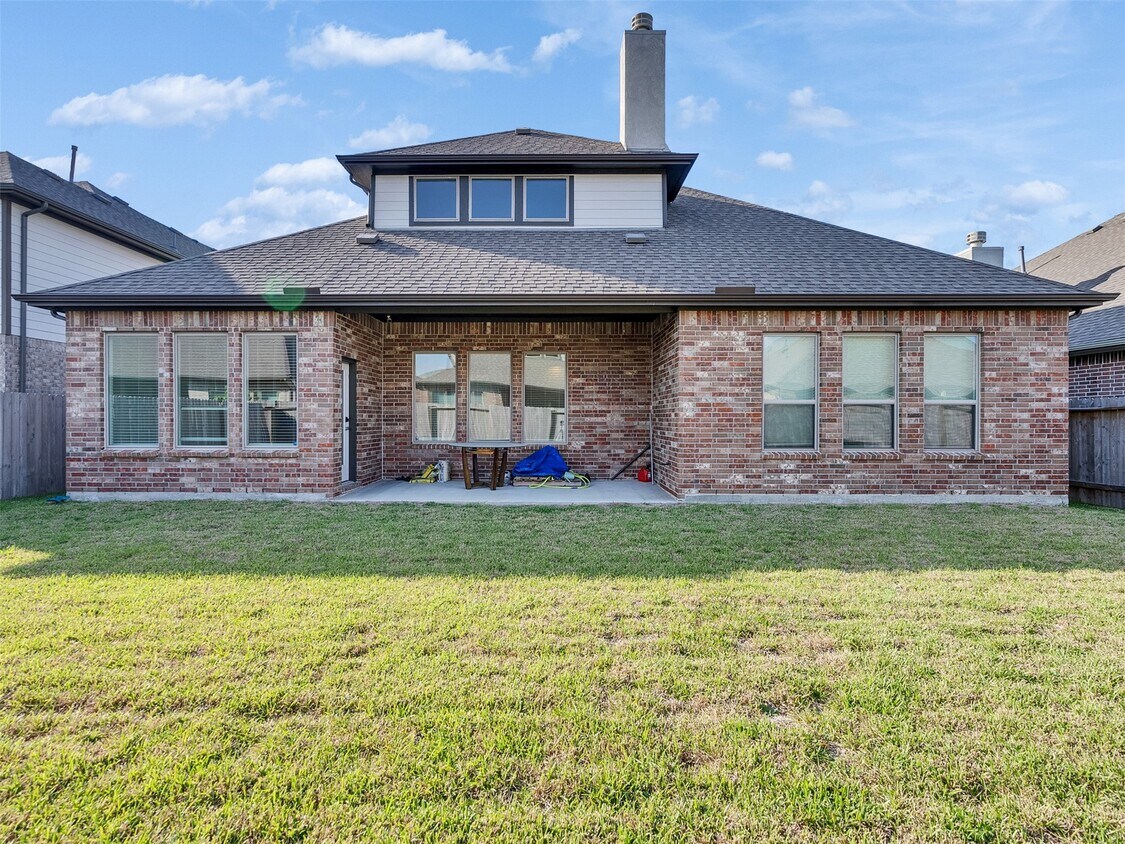 Foto del edificio - 818 Kingwood Dr