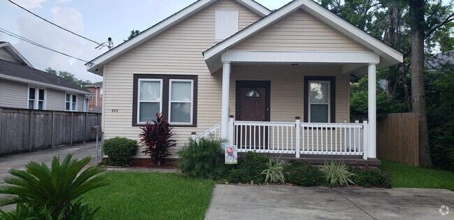 Building Photo - 404 Radiance Ave