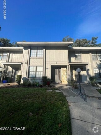 Building Photo - 16 Oakwood Park