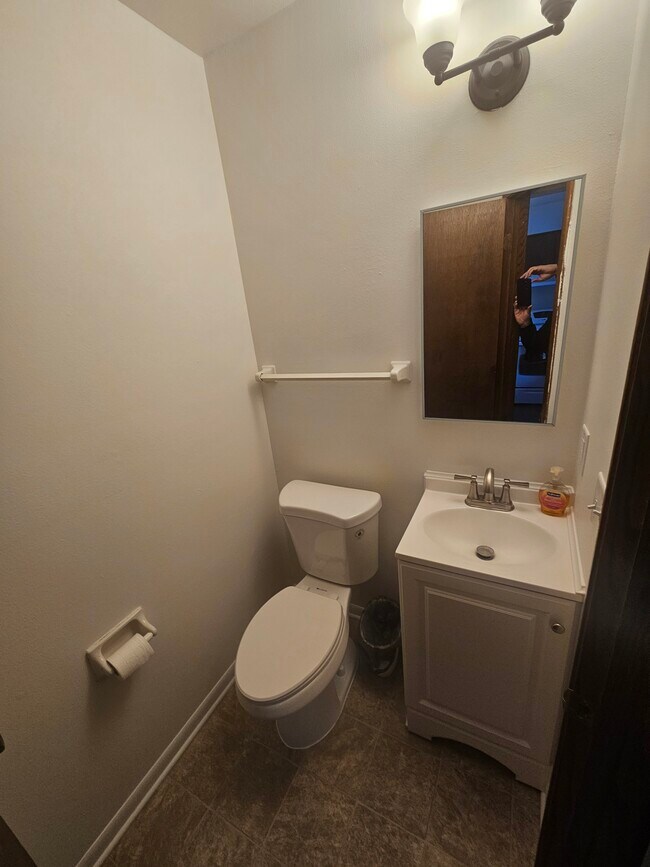 Foto del edificio - 515 N Dries St