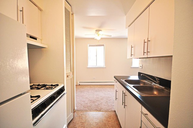 Building Photo - 2630 N Hampden Ct