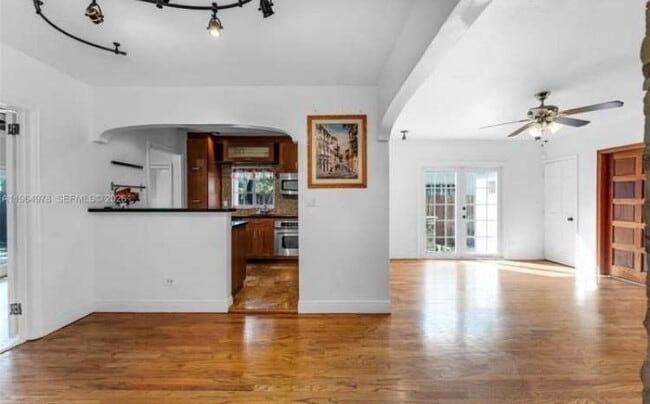 Building Photo - 4220 SW 13th St