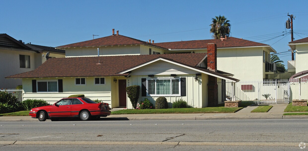 Foto principal - 2921 N garey Ave