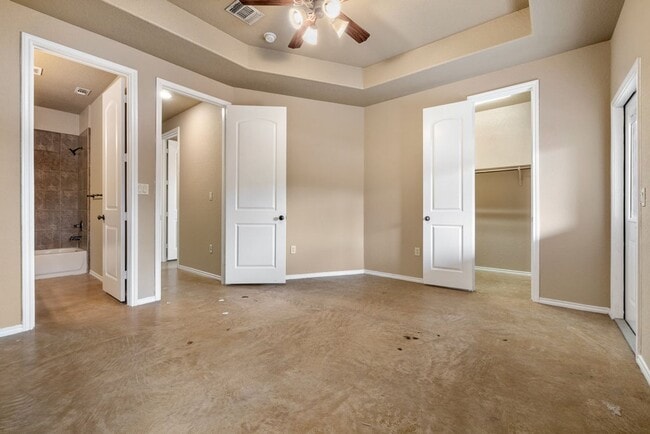 Building Photo - Nice 3 Bedroom Duplex Located In New Braun...