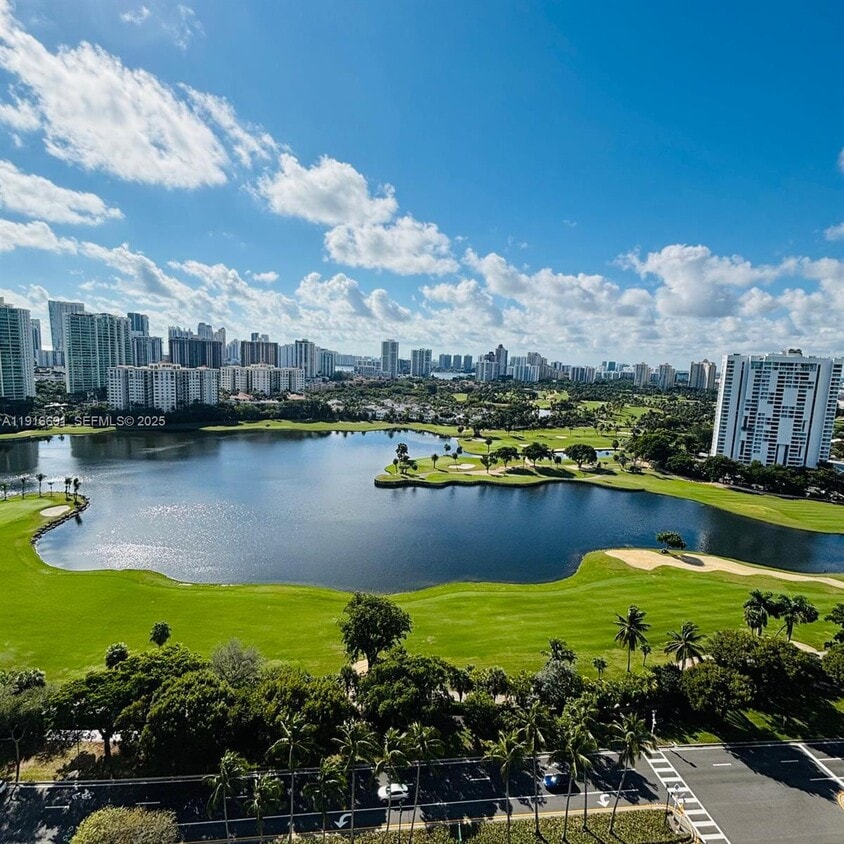 Foto principal - 3625 N Country Club Dr