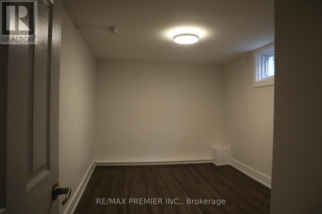 Building Photo - 79 Wellington St E