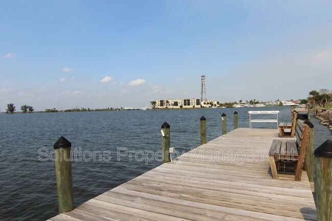 Foto del edificio - 3799 S Banana River Blvd