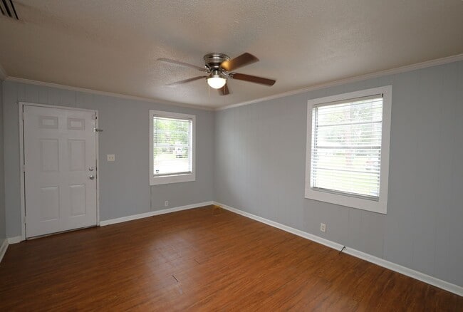 Building Photo - 808 Lilly St