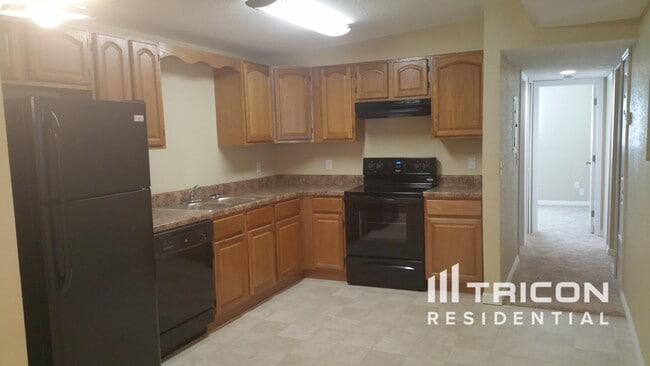 Building Photo - 2160 Alemanda Dr