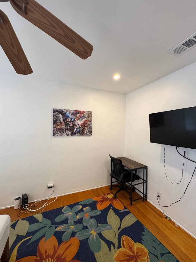 Foto del edificio - 3633 Lime Ave