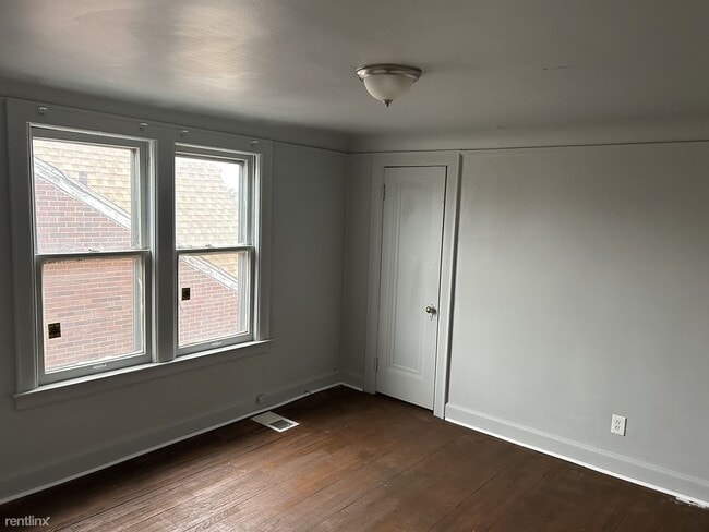 Foto del edificio - 3 br, 1.5 bath House - 11227 College St