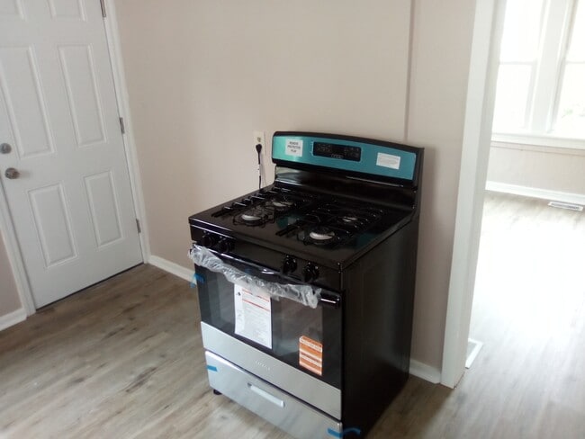 Kitchen - 4401 Irving Ave N
