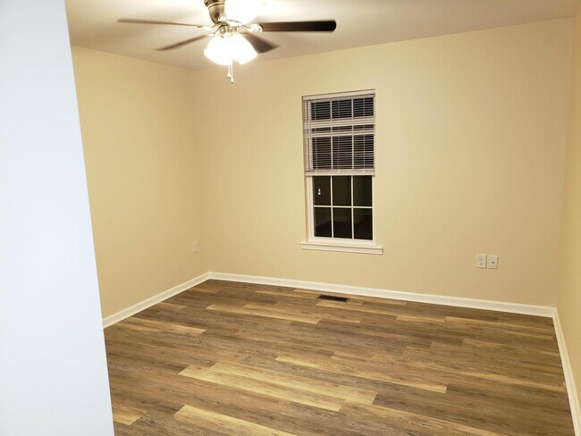 Building Photo - 1041 S College Ave