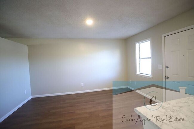 Foto del edificio - Utilities included plus cable and internet!! Newly renovated 1 bed/1 bath apt - HUD accepted!!