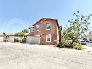 Building Photo - 1147 S Sawyer