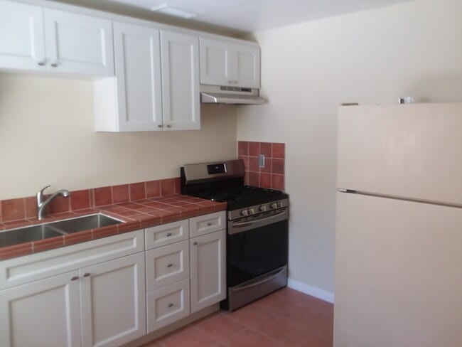 Building Photo - 845 Morada Pl