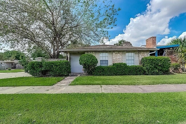Building Photo - 13159 High Star Dr