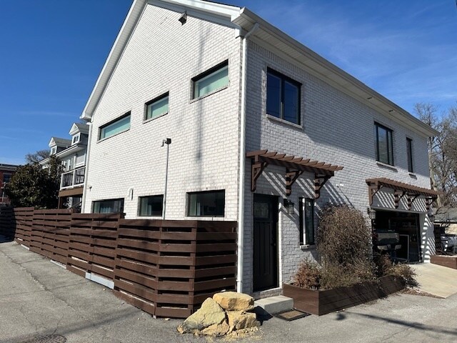 Foto del edificio - 2012 Bonnycastle Ave