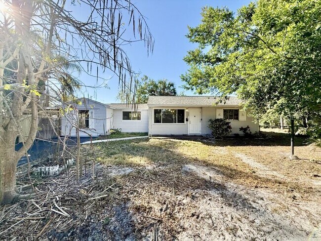 Foto del edificio - 2050 33rd Ave N