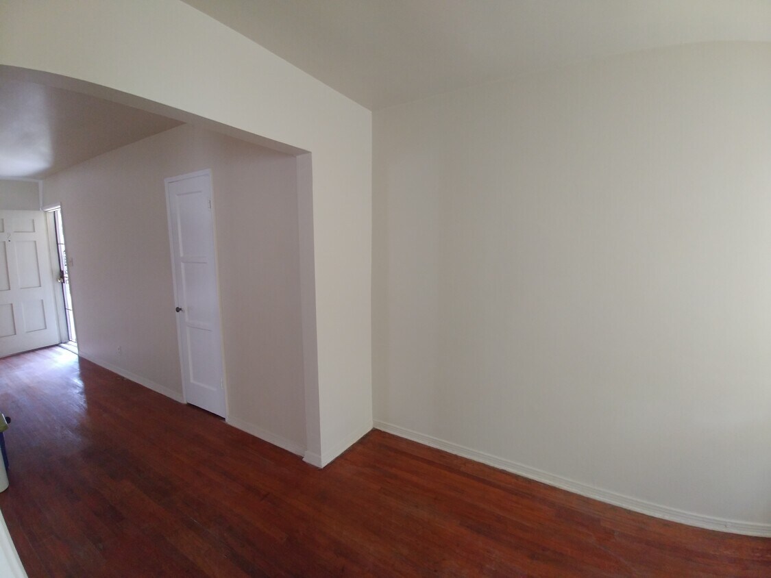 Primary Photo - 418 E Freeland St