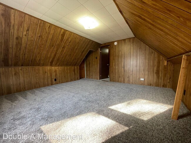 Building Photo - 3 br, 1.5 bath House - 303 Walnut St.