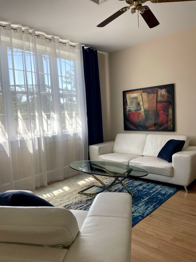 Sala de estar - 6 Railroad Ave