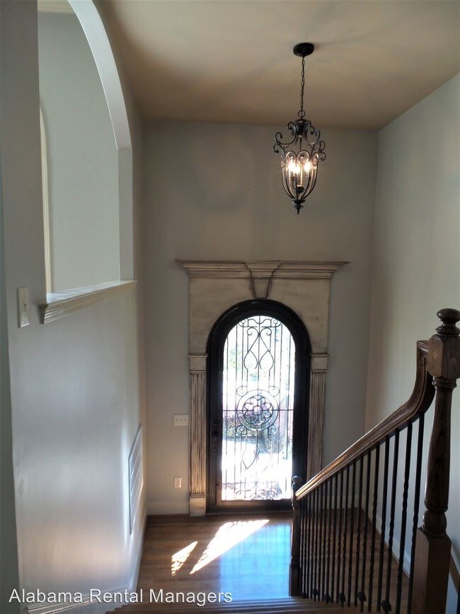 Foto del edificio - 8116 Carrington Dr