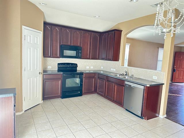 Building Photo - 590 Arthur Dr