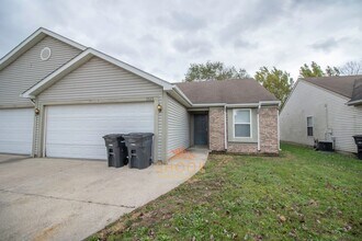 Building Photo - 3525 Thornhill Cir E