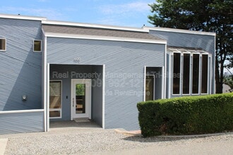 Building Photo - 600 W 26th Pl