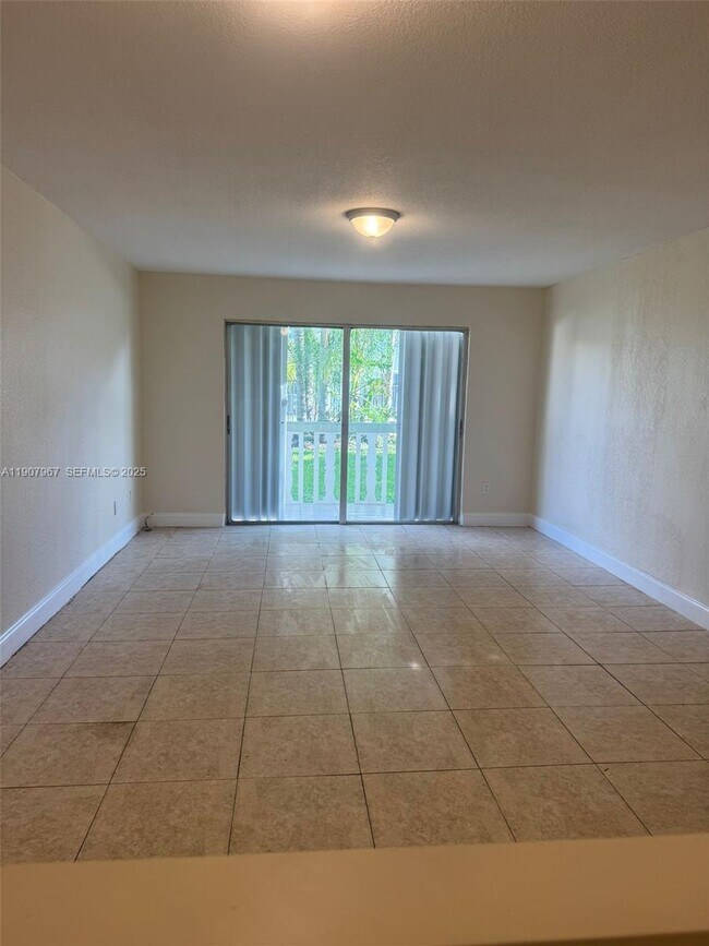 Foto del edificio - 15205 NE 6th Ave