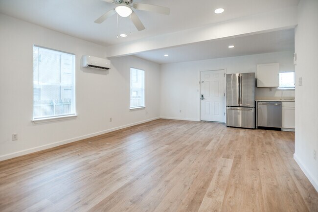 Building Photo - 905 W Abram St
