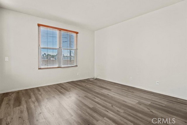 Building Photo - 313 E Oak Ave