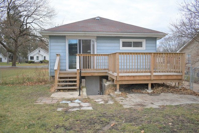 Building Photo - 2 Bedroom Ranch with Basement